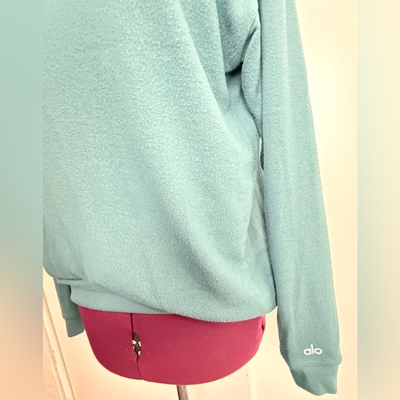 ALO Yoga Light Blue Sweatshirt - Picture 2 of 5